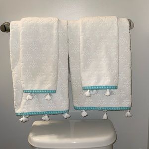 Bath towel set white with tassel trim